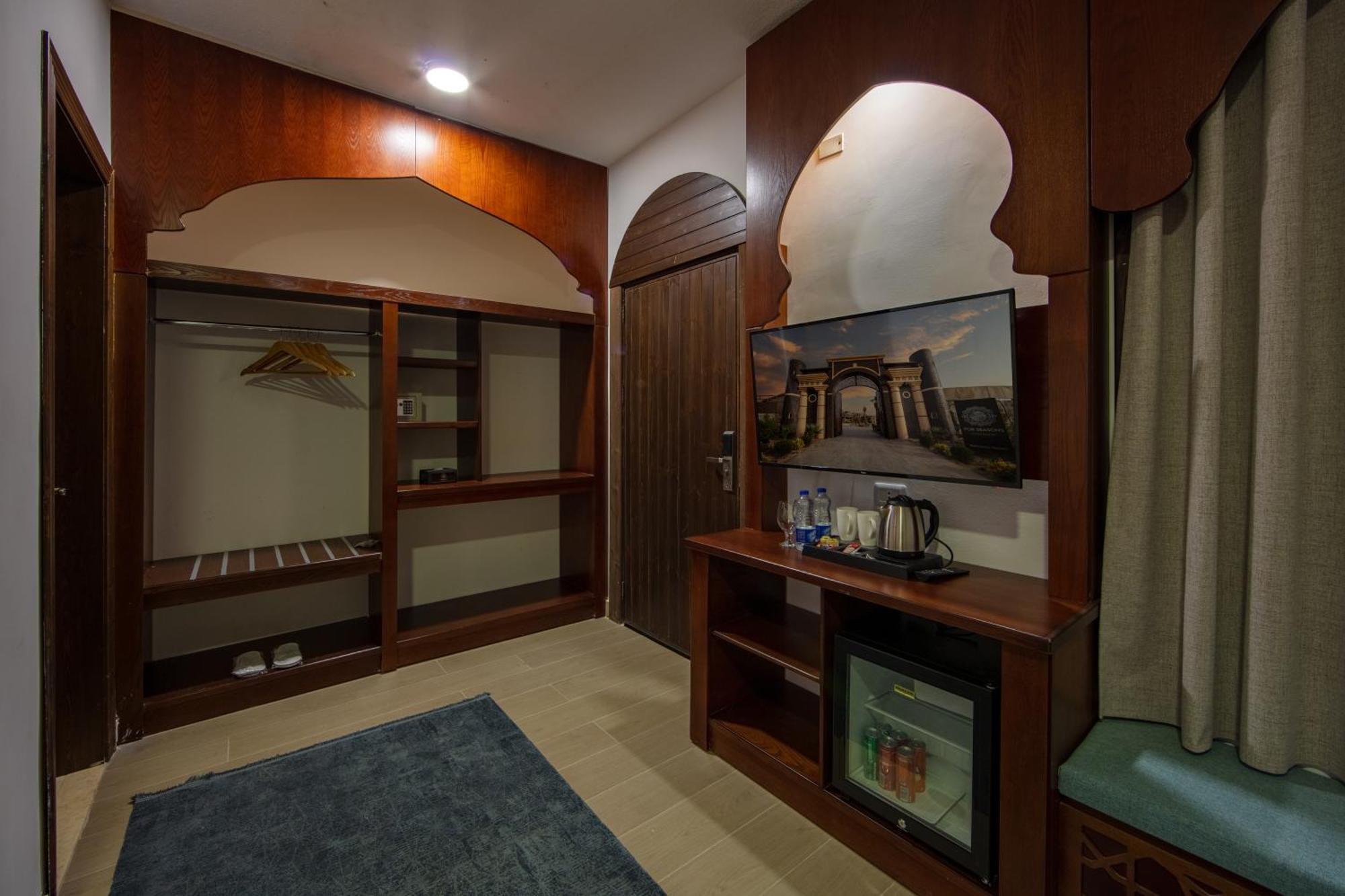 Petra Seasons Luxury Resort Al Hayy Екстериор снимка